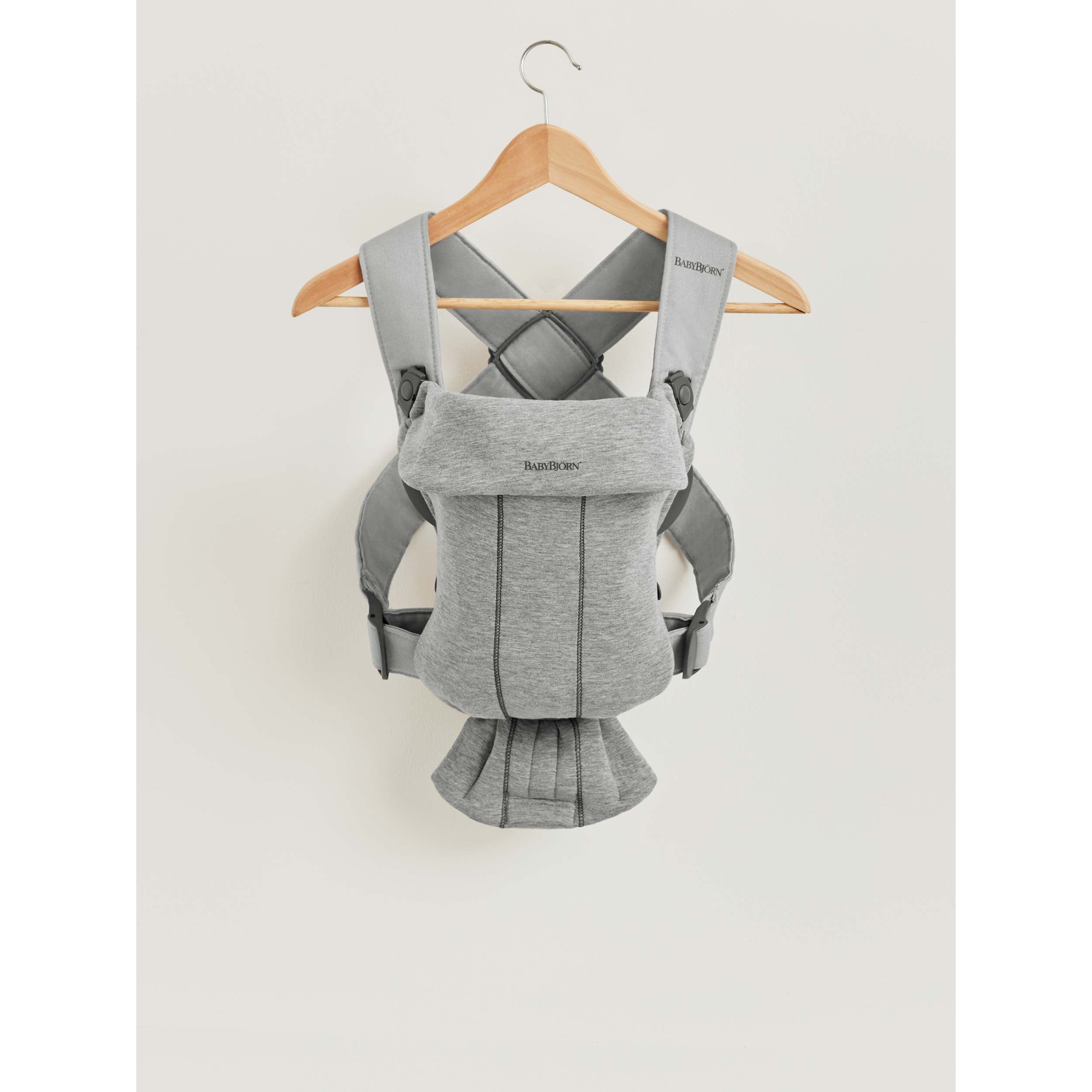 Baby bjorn carrier facing out on sale