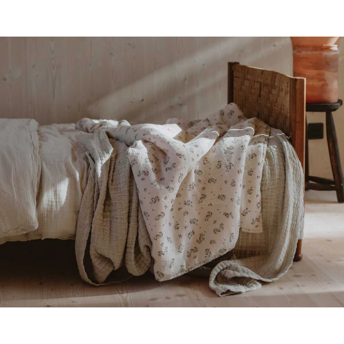 Garbo Friends Muslin Filled Blanket Cosy Style